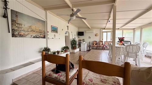 Trullo Con Alcove Con Bagno e Angolo Cottura.Terreno di 4.000 mq.